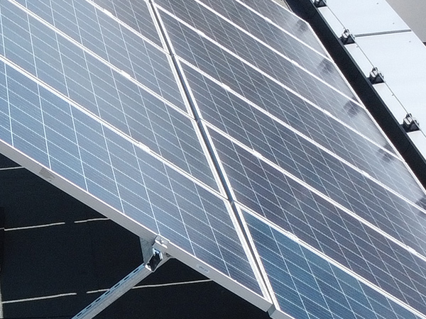 obrázek Fotovoltaická elektrárna v přístřešku